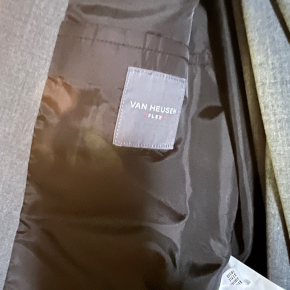 Light grey Van Huesen boys suit two piece - Picture 4 of 12